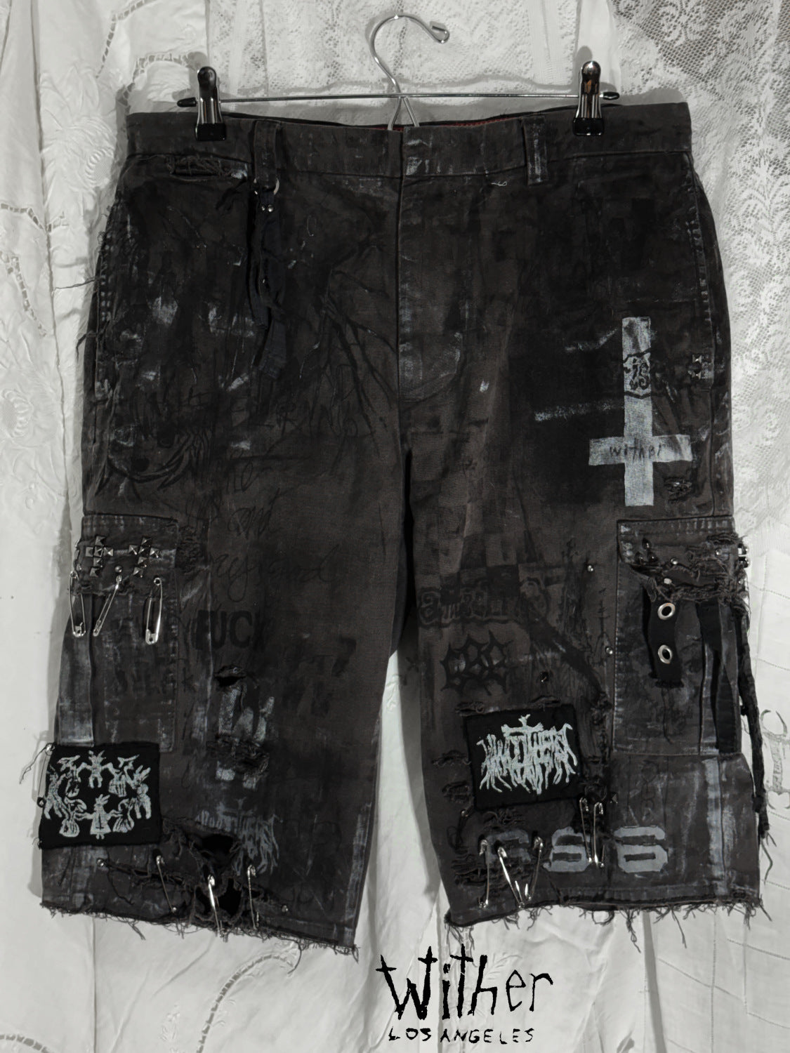 [Wither] Angel Crest Cargo Shorts (34")