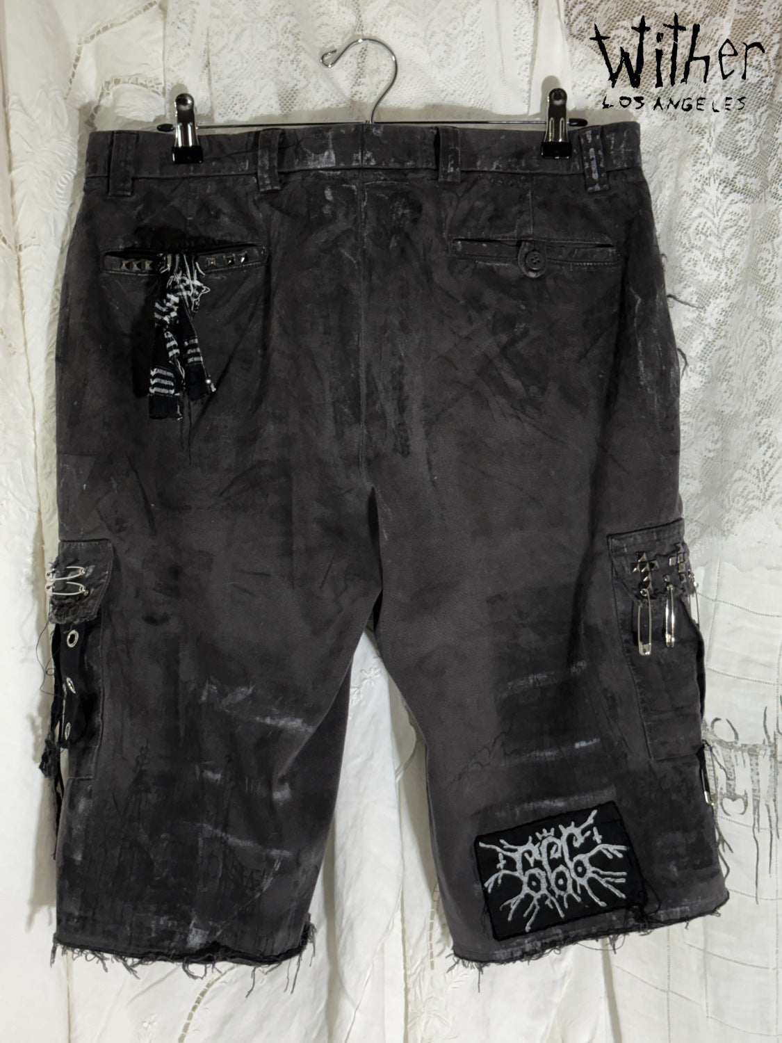 [Wither] Angel Crest Cargo Shorts (34")